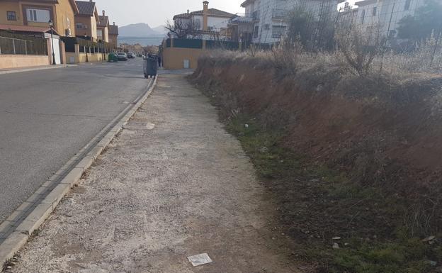 Quejas por el mal estado de algunas calles en Gójar: «Si llueve nos quedamos sin luz»