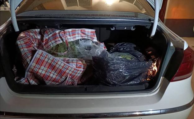 Tres detenidos con antecedentes en Iznalloz acusados de compraventa de marihuana