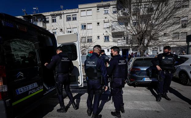 Gran despliegue policial en Granada ante una falsa alarma que advertía de una mujer asesinada