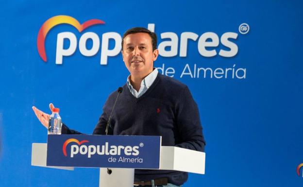 García tacha de «puro postureo» la visita a Almería de Pedro Sánchez