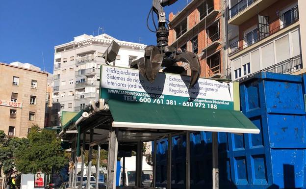 Almería dice adiós a varios quioscos de su paisaje urbano