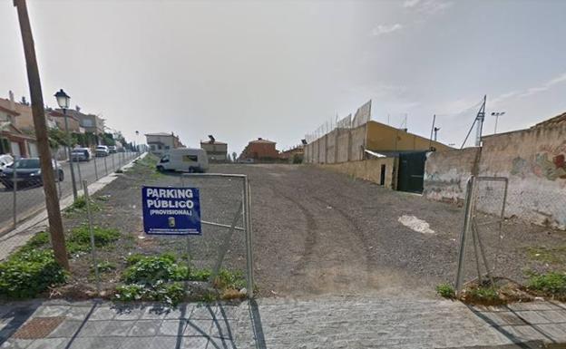 Denuncian la rotura de tres lunas de coche en Lomalinda