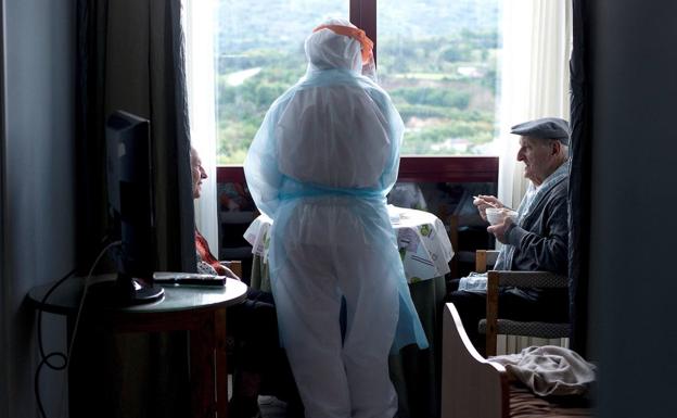 Los contagios en residencias de mayores representan solo uno de cada cien casos activos