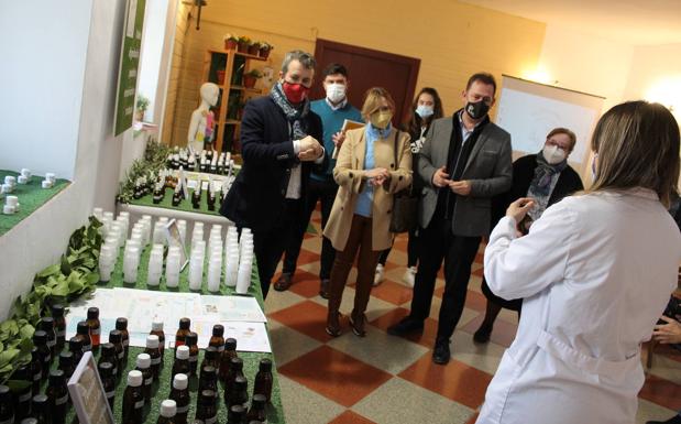 Estudiantes del centro Santa María de los Apóstoles se 'ponen las gafas de emprender'