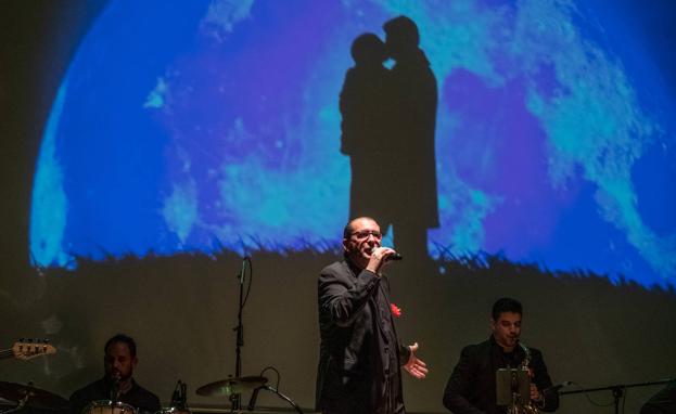 La pachanga de Carlos Cano ilumina el Palacio de Congresos de Granada