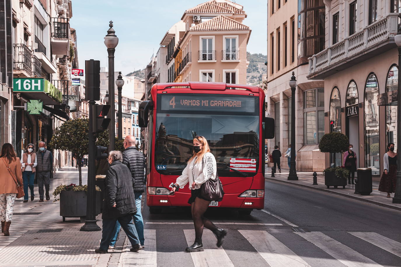 PSOE y PP aprueban que los autobuses de Granada se gestionen mediante concesión