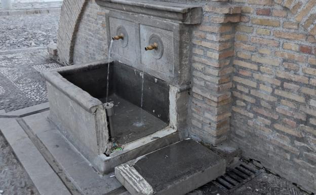 Destrozan el histórico pilar del aljibe de San Nicolás en Granada