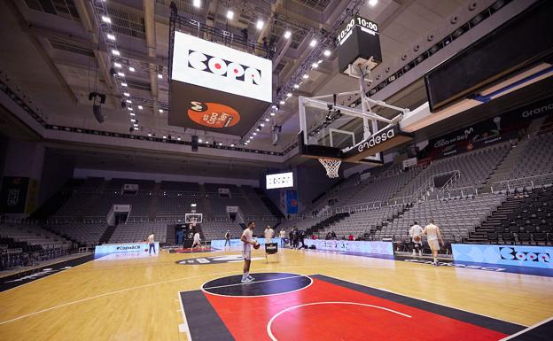 Sustituyen el nuevo parqué del Palacio por el antiguo por desperfectos antes de empezar la Copa