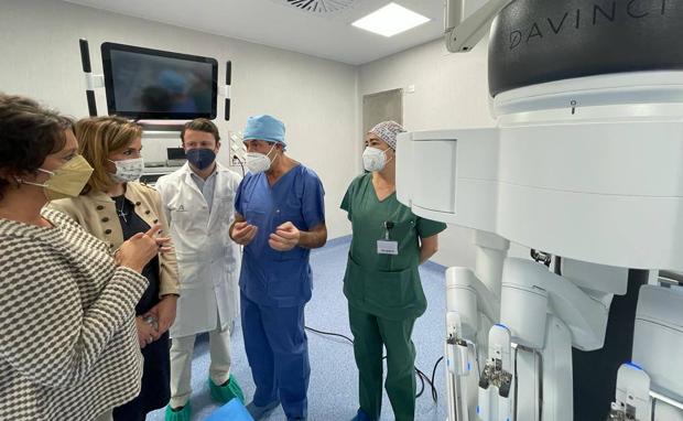 El Hospital de Jaén realizará operaciones con cirugía asistida por un robot