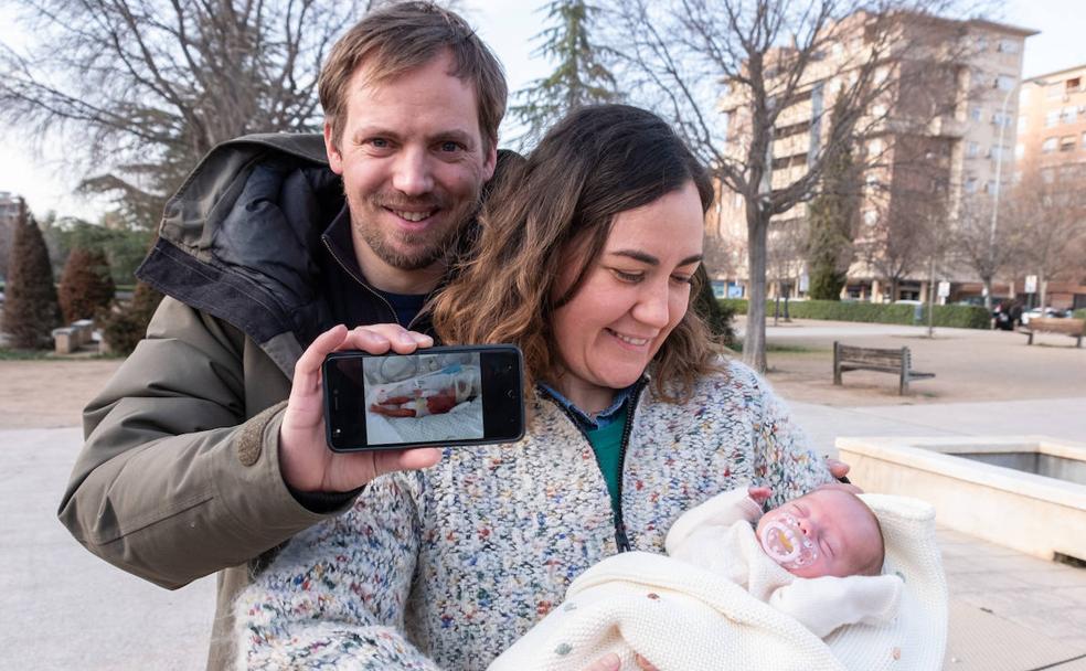 La nueva vida de la prematura Lucía, la primera bebé de 2022 en Granada
