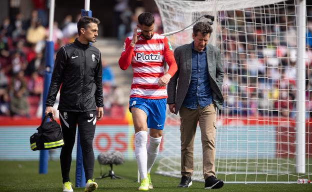 Gonalons abandona el campo en el minuto 13 por una lesión muscular