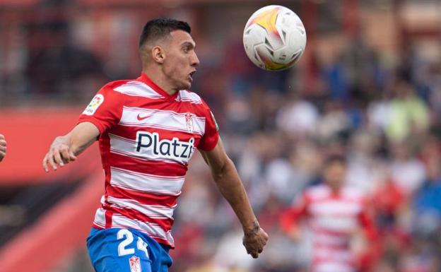 Soldados de Myrto Uzuni