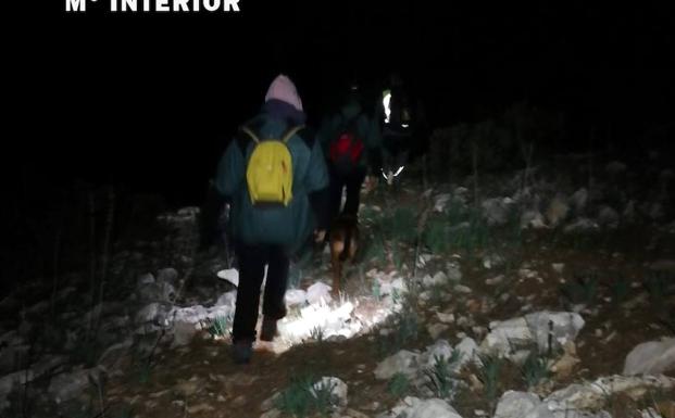 Rescatan a dos senderistas que se habían desorientado en el Paraje de Otiñar