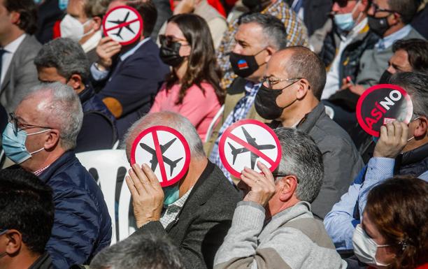 Los políticos granadinos se alinean con la protesta para exigir conexiones