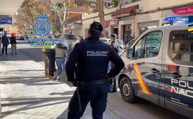 Piden ayuda para recuperar una calavera artesanal robada de un restaurante mexicano en Granada