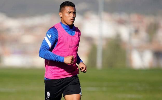 Robert Moreno reintegra a Darwin Machís