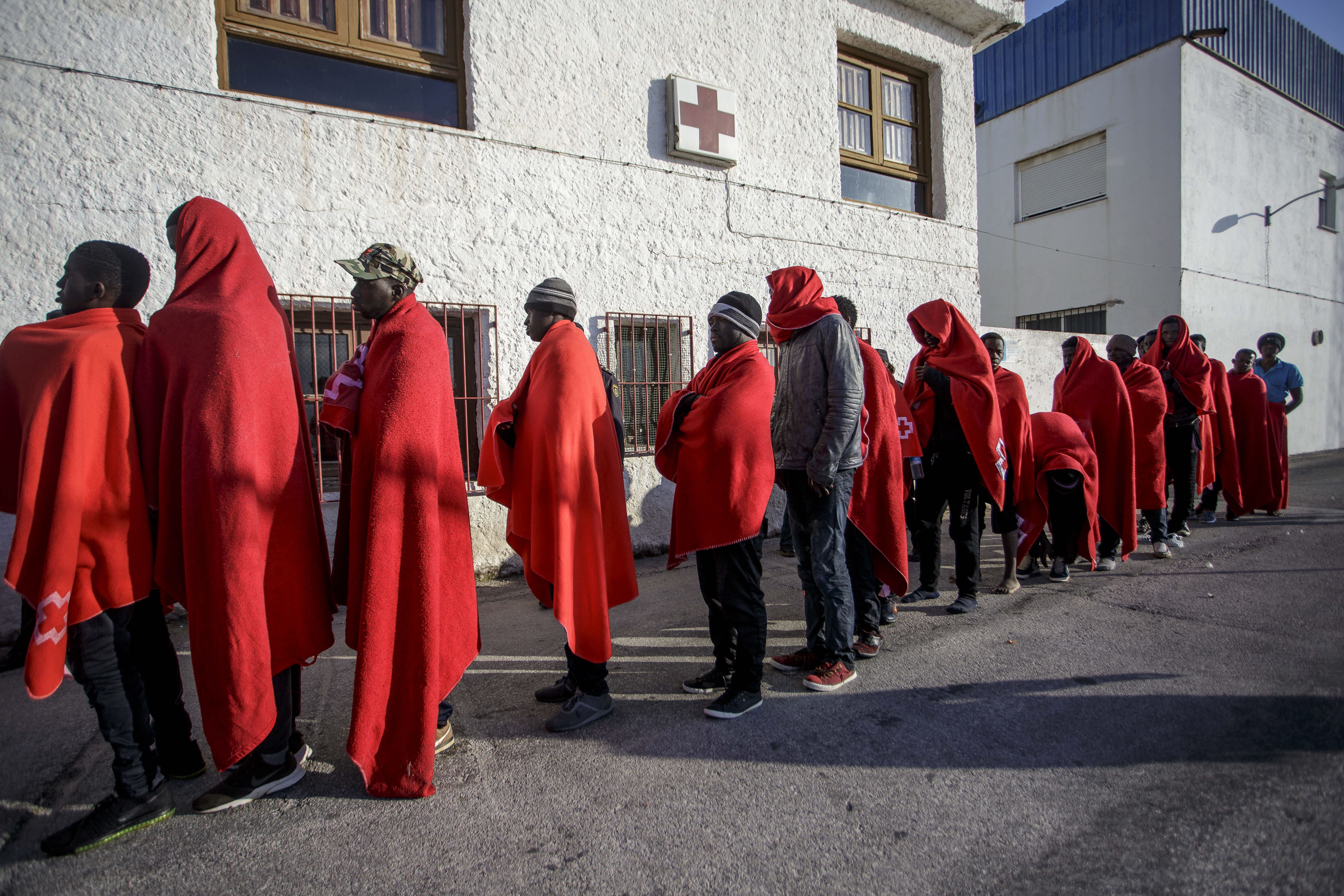 La Guardia Civil denuncia traslados de inmigrantes positivos en covid en Almería sin el conocimiento de los agentes