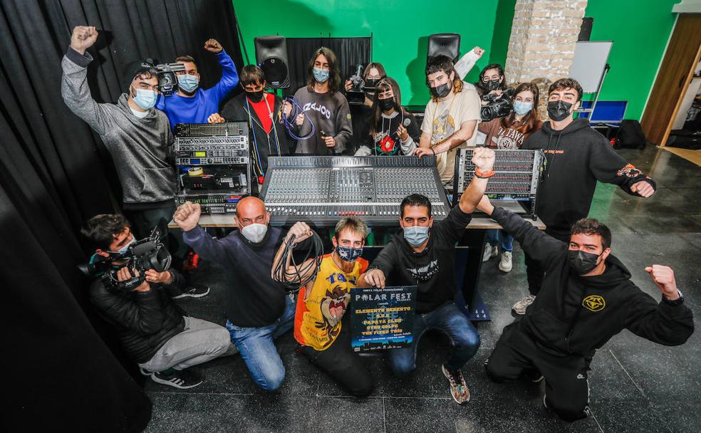 Los alumnos de Curva Polar montan un festival de música gratuito en el Paseo del Salón