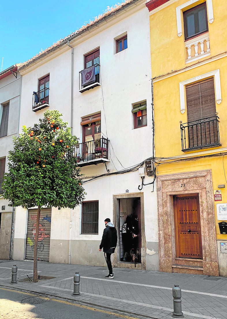 Una fiesta de doce horas en una casa okupa del Realejo hace estallar a los vecinos