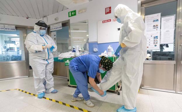 Los casos activos de covid en Almería se reducen un 81% desde que se alcanzó el pico de la sexta ola