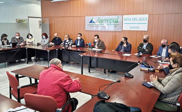 Los regantes vuelven a pedir al Gobierno un precio de 30 céntimos para el metro cúbico de agua desalada