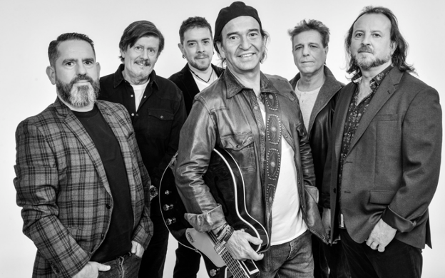 Los Secretos cortan la cinta a un fin de semana de teatro, flamenco y payasos