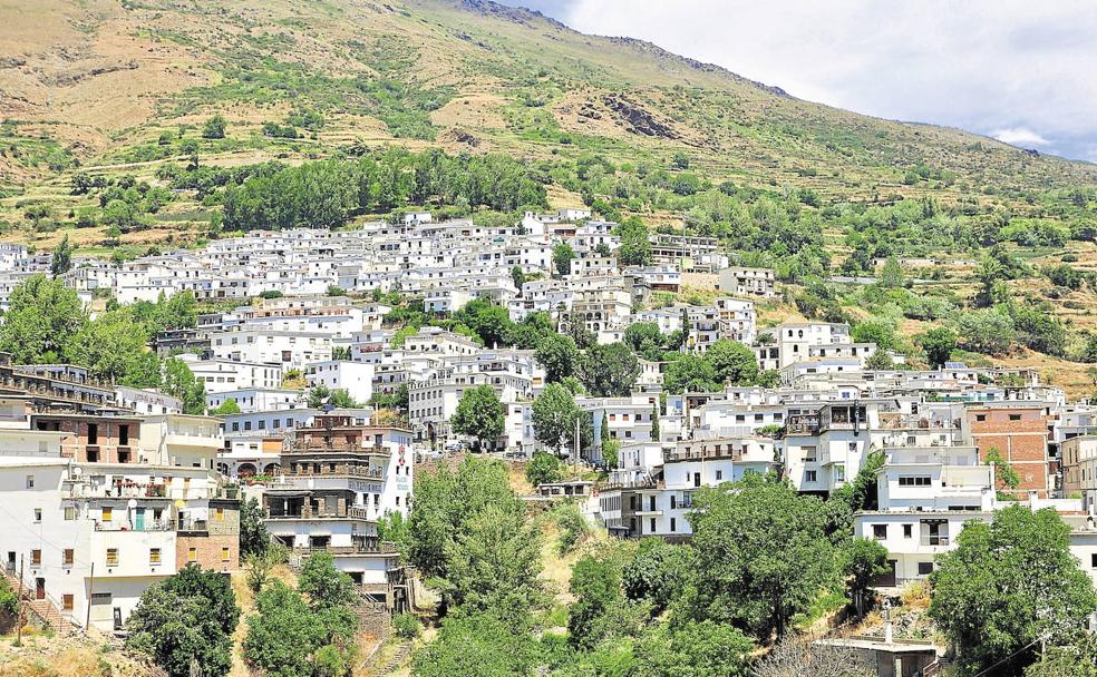 Trevélez, la tierra del jamón en plena Sierra Nevada