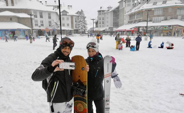 La Sierra recibe la gran nevada del año