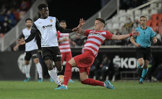 Petrovic se queda solo