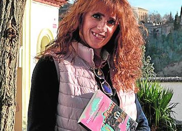 Victoria Eugenia Muñoz publica la novela histórica 'Huyendo a Granada'