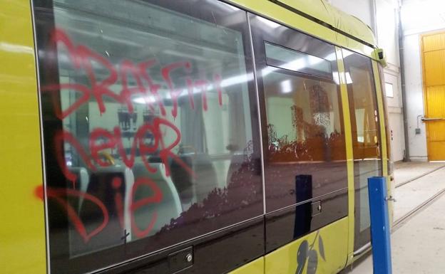 La Junta licita la vigilancia del material móvil del tranvía por 110.000 euros