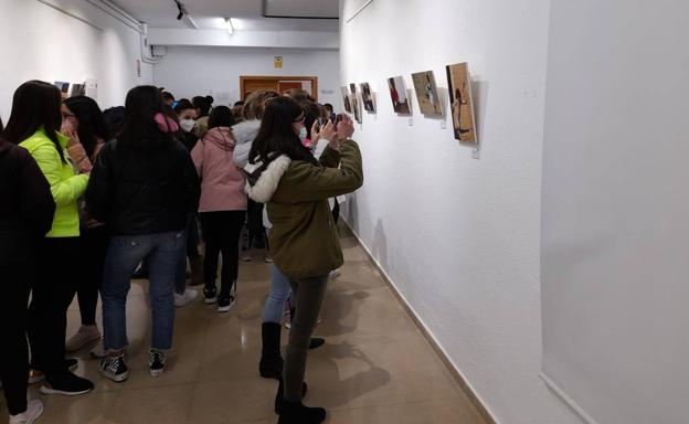 Un viaje por la cultura saharaui a través del arte y la mujer