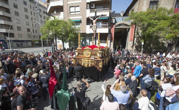 Dimite la junta de gobierno de Los Ferroviarios tras la polémica por «discriminar» a las costaleras