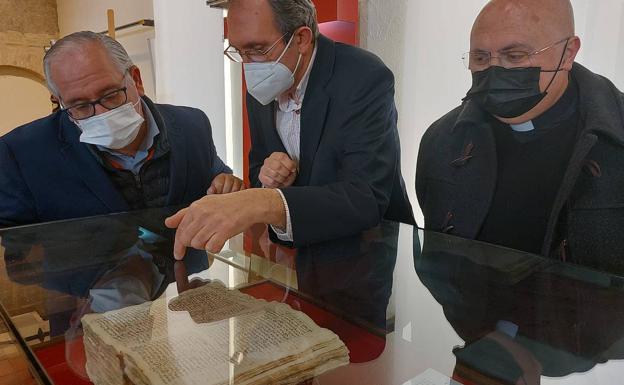 El Archivo expone los contratos para construir la Catedral de Jaén