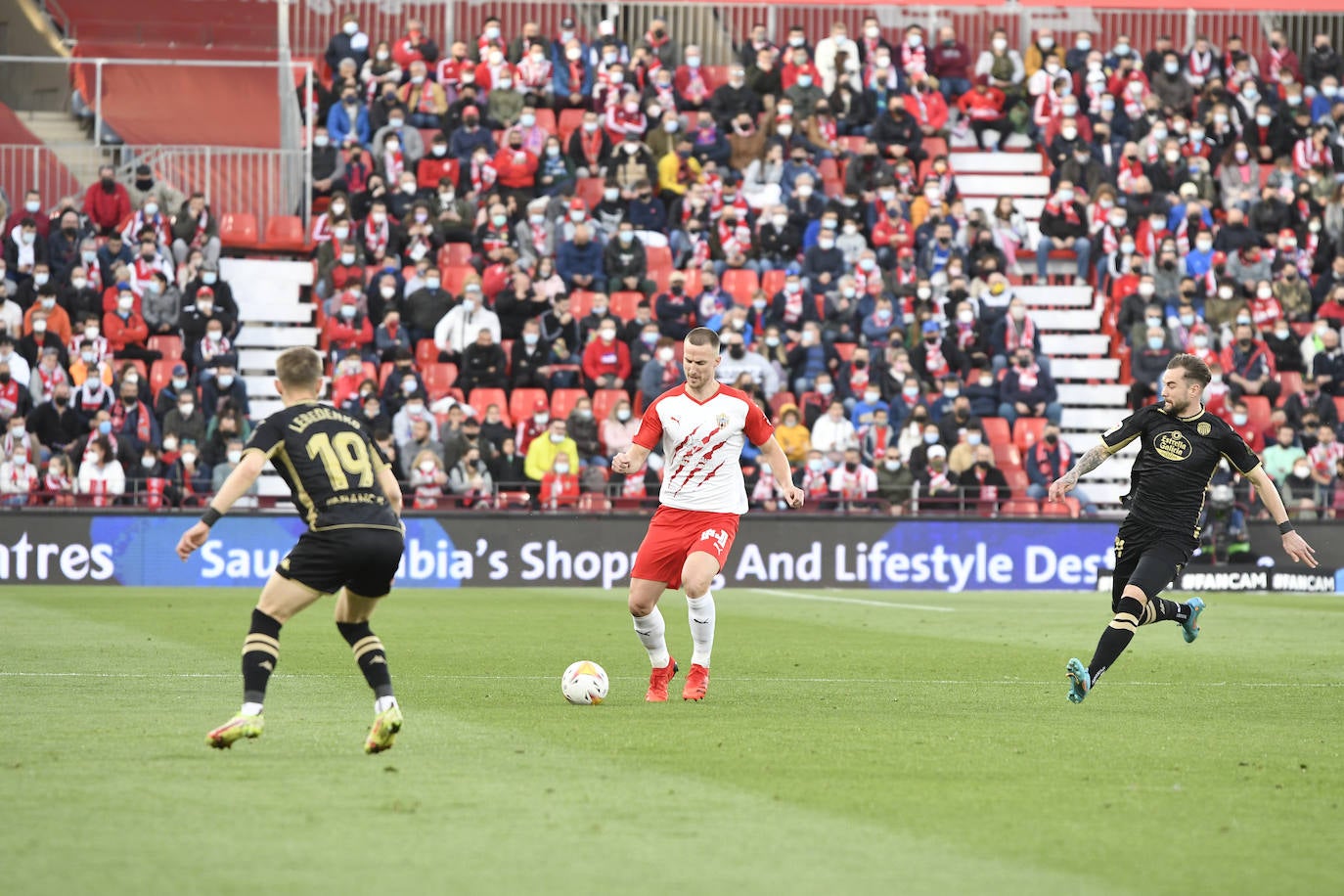 Rodrigo Ely fue titular tras 14 meses sin jugar un partido