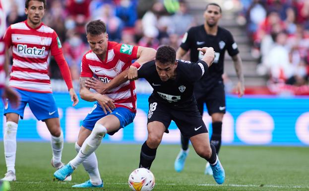 Ponce cuajó una actuación discreta en su regreso a Granada, pero logró ganar