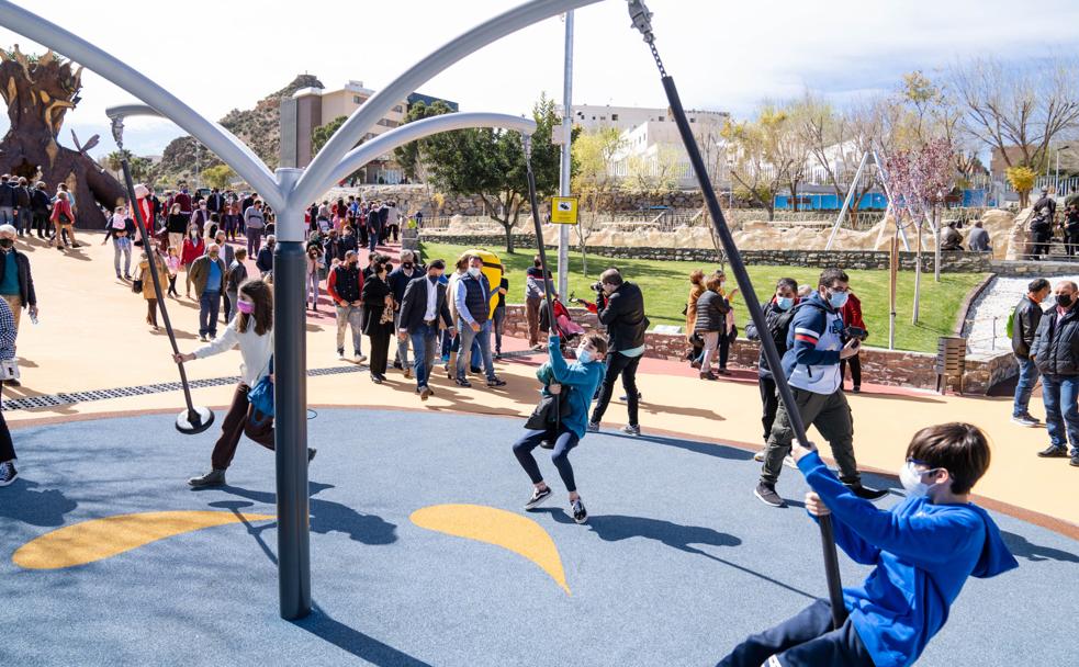 Más de una hectárea de diversión y naturaleza