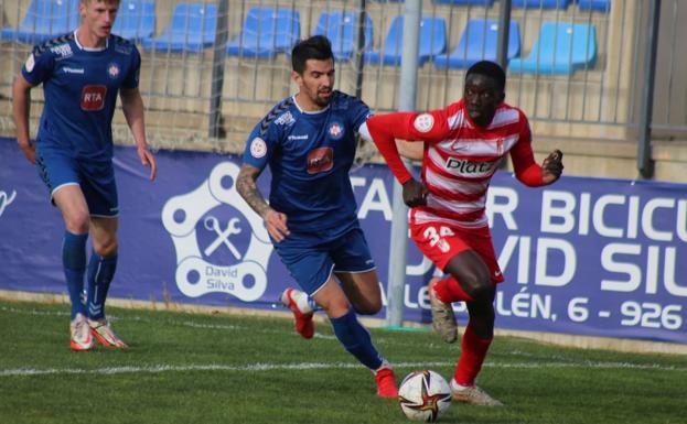 El Recreativo Granada cae en Puertollano tras una ruinosa recta final de la primera parte