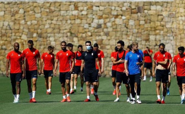El Granada estudia irse de concentración en el parón de selecciones
