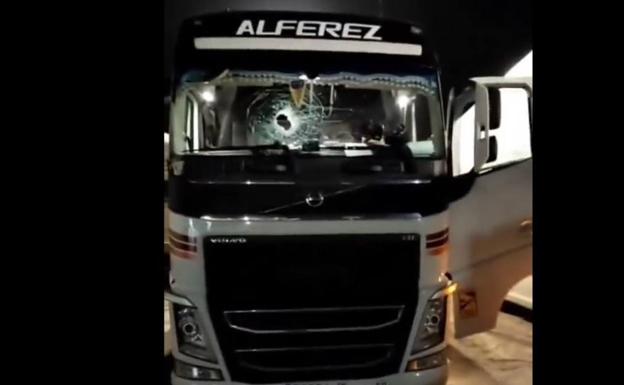 Cortes de autovía y daños a camiones, en el segundo día del paro