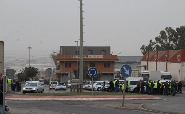 Los piquetes toman los puntos clave para evitar el transporte de frutas y hortalizas