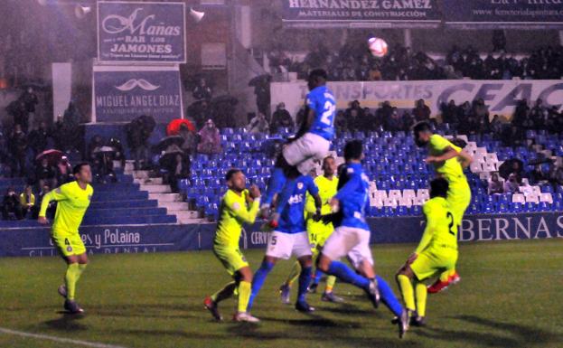 Brillante remontada del Linares contra el Andorra para salir del descenso