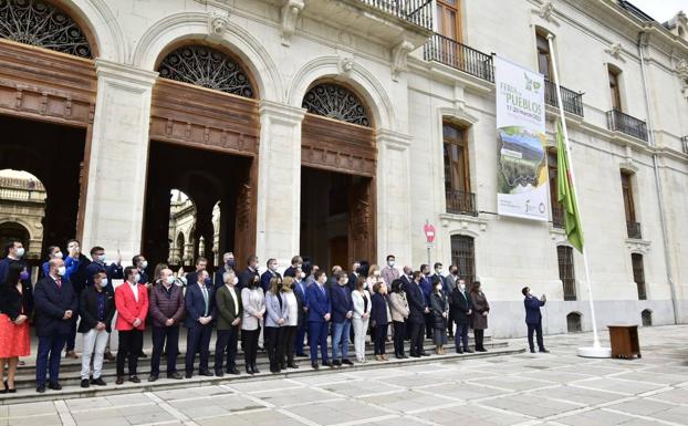 Izado de la bandera como muestra del orgullo jienense