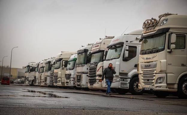 Un centenar de camiones colapsa la salida de Granada por autovía hacia Jaén