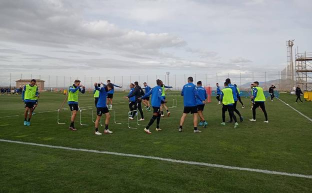 El equipo trabaja sin Víctor Díaz ni Montoro antes de viajar a Vitoria