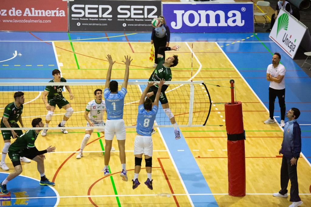 Unicaja Costa de Almería siembra sensaciones para el playoff
