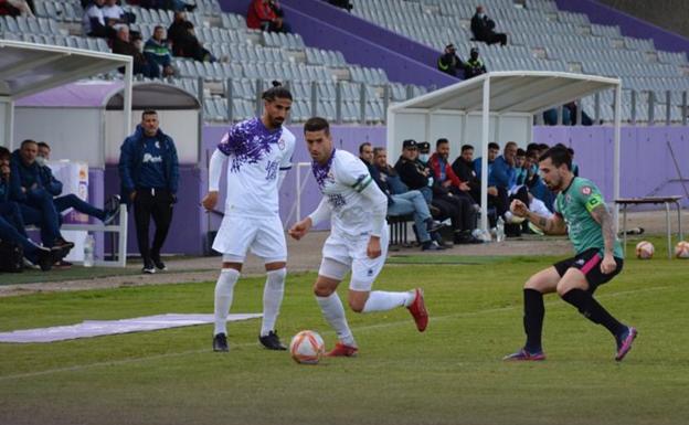 El Real Jaén visita al Torreperogil con la permanencia en juego
