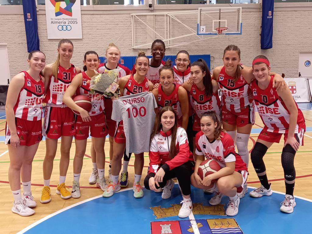 ISE CB Almería supera al Compostela en el 'centenario' de D'Urso en España