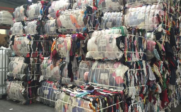 Moda re-, de Cáritas, recicló en 2021 más de 902.000 kilos de ropa usada en Jaén