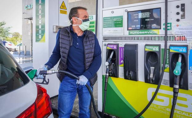 El precio de la gasolina se estabiliza en Granada y baja seis céntimos en diez días